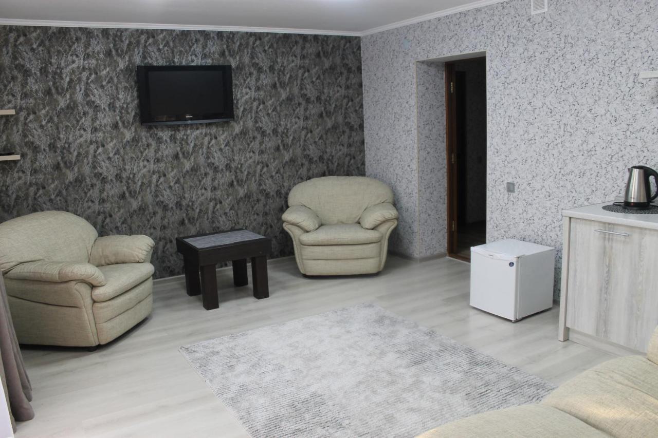 Латориця Hotel Suskovo Buitenkant foto