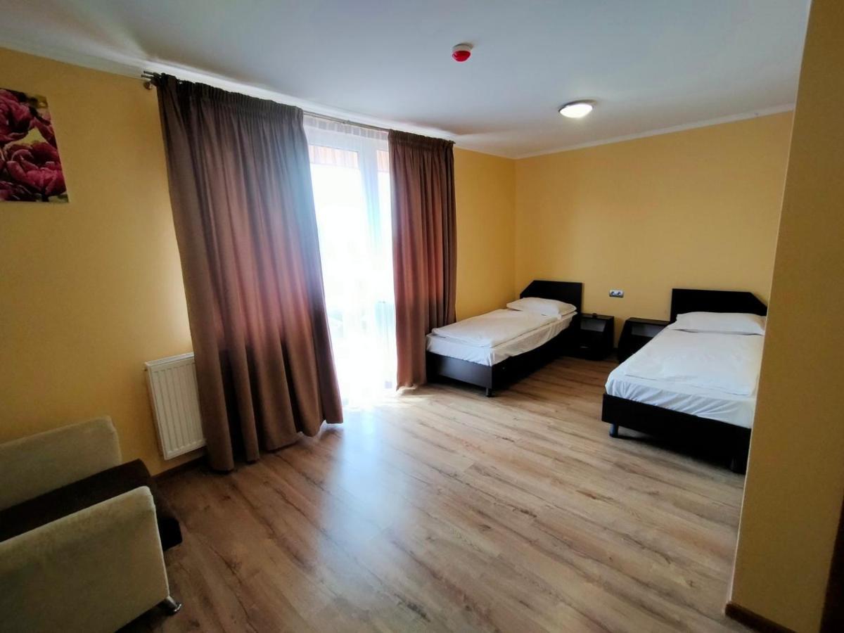 Латориця Hotel Suskovo Buitenkant foto